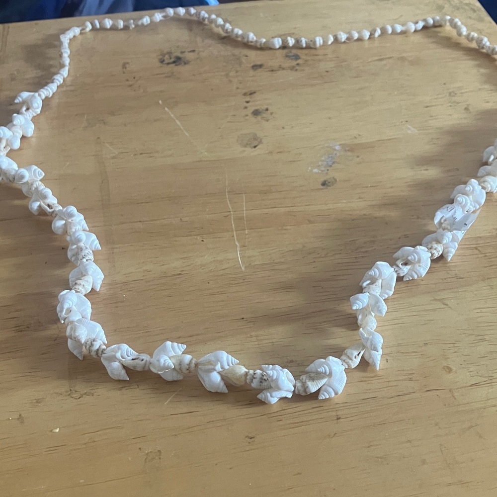 Elegant brand new Necklace